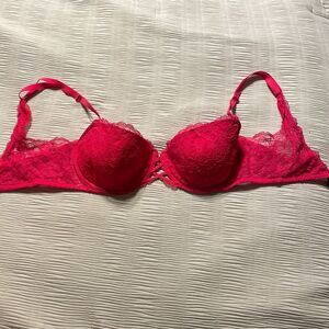 VS red lace bra
